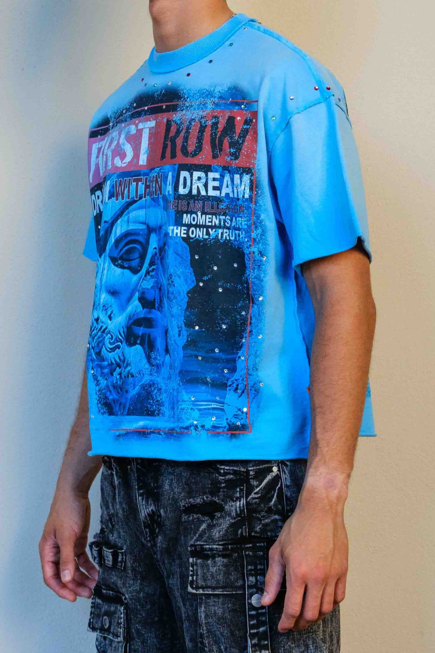 LOST UTOPIA RUINS DREAM CROPPED TEE
